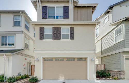 Newark Casa | Newark Retreat with Home Gym, Grill, Bicycles and More
