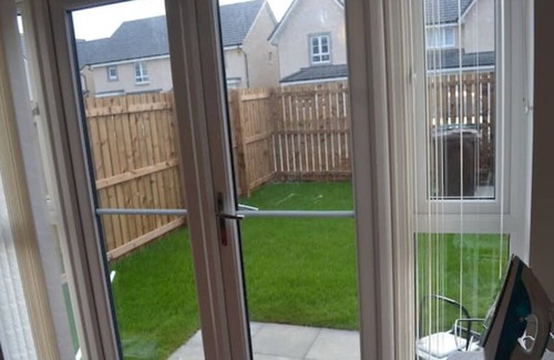 Longcroft Casa | Newbuild - 3 bedrooms, 2 baths,5 mins from airport