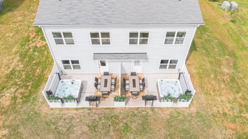 Denver Casa | NewDuplex! 6Bed 5Bath - HotTubs - Sleeps 12!