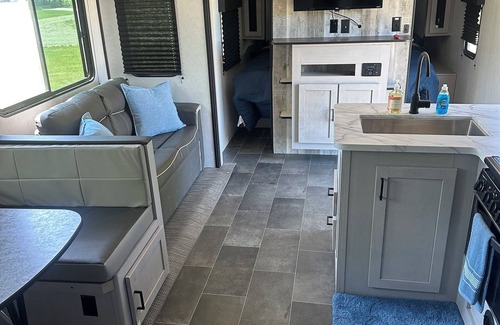 Rexburg Alquiler De RV | Newer camper/RV with AC in charming Rexburg