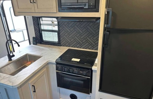 Rexburg Alquiler De RV | Newer camper/RV with AC in charming Rexburg