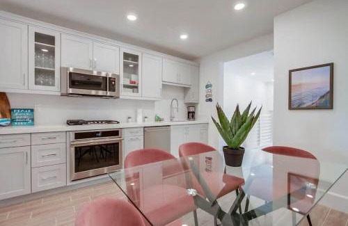 Mission Beach Casa | Newer Construction Beauty Steps to Mission Beach and Bay