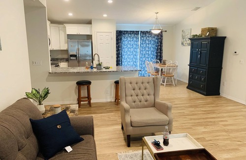 Dunnellon Casa | Newer & Cozy close to Rainbow River home with 3bd 2ba & private parking.