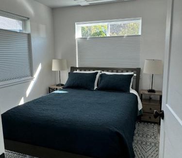 Weed Casa | Newer Cozy Guest Cottage with Saltwater Spa!