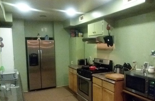 Shasta Lake Casa | Nueva y acogedora casa de vacaciones de dos pisos a una milla del hermoso lago Shasta