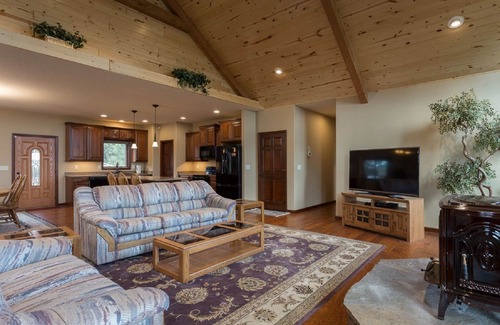 Hermosa Casa | Nueva casa ubicada en 10 acres aislados