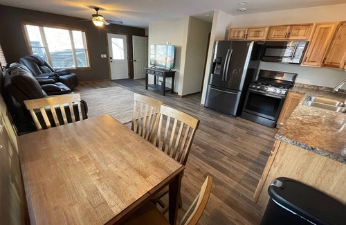 Grand Rapids Casa | Newer Home, Perfect South End Location, Coffee Shops/Dining/Shopping