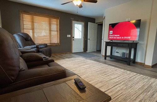 Grand Rapids Casa | Newer Home, Perfect South End Location, Coffee Shops/Dining/Shopping
