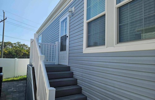 Fort Myers Beach Casa | Newer one bedroom full bath manufactured home two miles from fort myers beach.