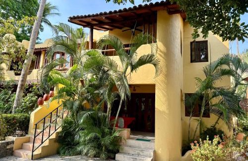 Playa la Madera Apartamento | Newer & Roomy w/2 Pools. No Car Needed. Beaches, Restaurants & Shopping W/I walking distance. Taxis and buses abundant for reasonable price if needed