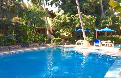 Playa la Madera Apartamento | Newer & Roomy w/2 Pools. No Car Needed. Beaches, Restaurants & Shopping W/I walking distance. Taxis and buses abundant for reasonable price if needed