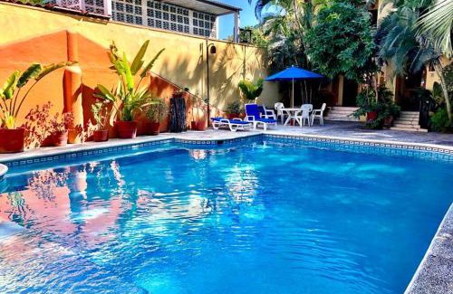Playa la Madera Apartamento | Newer & Roomy w/2 Pools. No Car Needed. Beaches, Restaurants & Shopping W/I walking distance. Taxis and buses abundant for reasonable price if needed