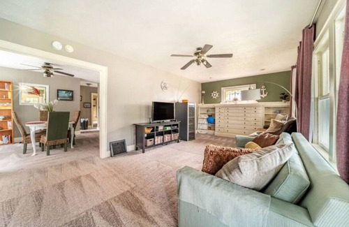 Akron Casa | Newest in Akron! Nautical 2b 1b