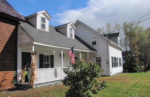 Alexandria Casa | Newfound Lake Area 1890 Farmhouse - Completely Restored