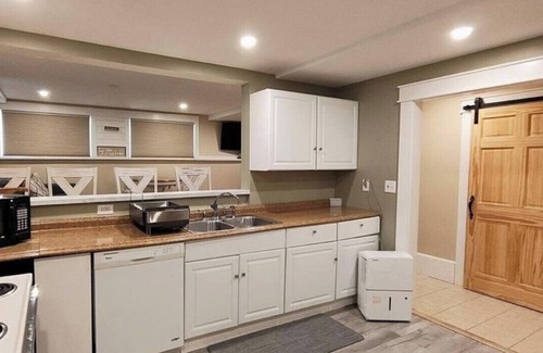 Bristol Condominio | Newfound Lake Charming 2-bedroom condo AC & WiFi Bristol NH