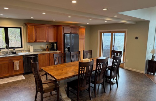 Bristol Casa | Newfound Lakefront Retreat – 4BR Huge Deck Private Dock and Water Toys!
