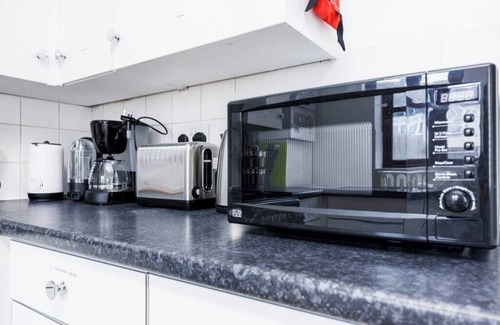 Custom House Casa | Lovely Two bed One bath House w Parking - Newham Excel E16