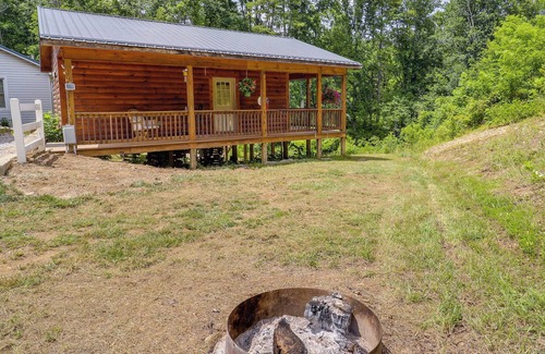 Linville Falls Cabina | Newland Cabin with Porch: Walk to Linville Falls!