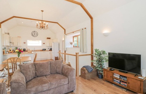 West Buckland Cabaña | NEWLANDS BARN, family friendly, with a garden in Wellington