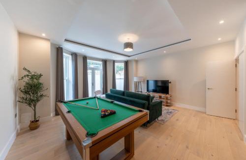 Surbiton Hill Apartamento | Newlands Punks by Artsy