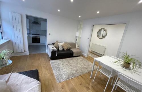 Westbourne Green Apartamento | Newley Refurbished 2-Bed Only Minutes from London's Attractions