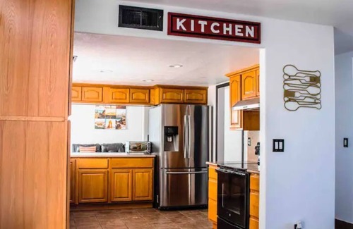 Fresno Casa | Newley remodeled and furnished home!