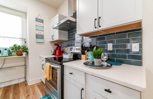 Franklin Park Casa | Newley Renovated Berkeley Home with GAME ROOM!! 5 Minutes from Downtown!!