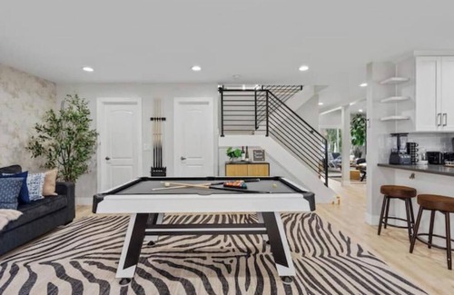 Townsend Casa | NewLuxHome! EV! MiniGolf! PoolTable! HeartofSanJose