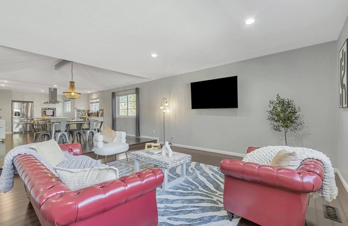 Northside Casa | NewLuxHome!PoolTable!HotTub!Heart of Downtown SJ