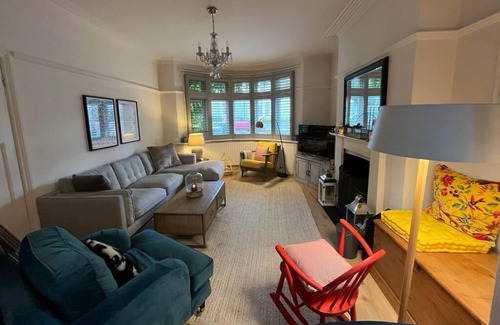 St. Leonard's Casa | Newly Added- Very comfortable, Cosy decorated 4-bed London home / Good Transport