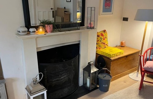 St. Leonard's Casa | Newly Added- Very comfortable, Cosy decorated 4-bed London home / Good Transport
