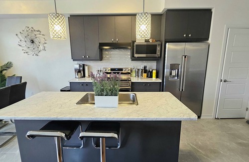 Thorold Casa | Newly build house just minutes away from Niagara fallsview.