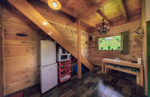 Montenegro Chalet De Esquí | Recién construido con vistas al río de dos niveles Chalet Tara