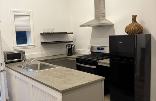 Fallbrook Apartamento | Newly built 1BR/bath hideaway, steps to Monserate Winery