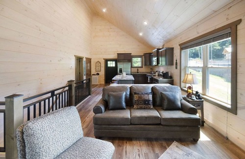 Sevierville Casa | Newly Built 2 3 Cabin w Stunning Mountain Views