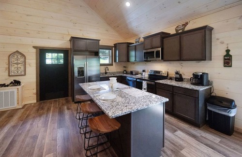 Sevierville Casa | Newly Built 2 3 Cabin w Stunning Mountain Views