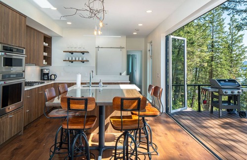 Whitefish Casa | Newly Built 2022 Modern Whitefish Lake Residence with Exclusive Hot Tub and