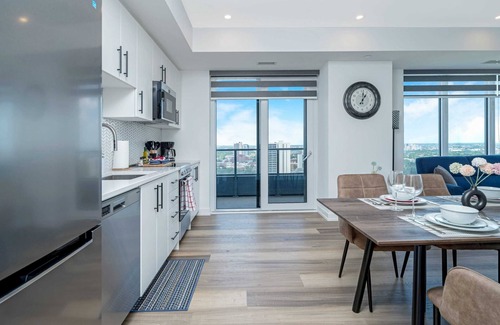 Kitchener Apartamento | Newly Built 22nd Floor Condo w Stunning Views