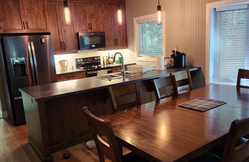 Inverhuron Cabaña | Newly Built 3 Bedroom Cottage, Steps to the Beach