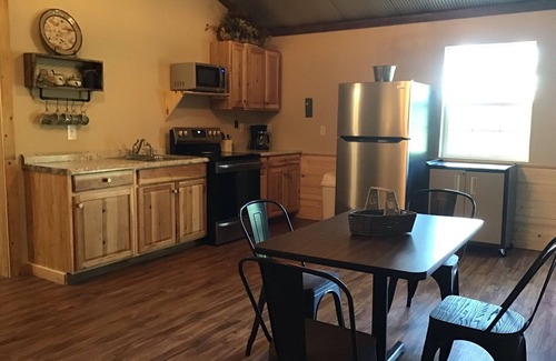 Independence Cabina | Newly built, 3 bedroom Cabin in a quiet neighborhood near Sardis Lake, MS.