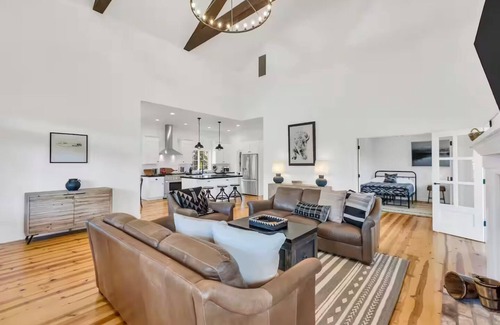 Mokelumne Hill Casa | Newly built ,6 acre modern farmhouse. A peaceful getaway for any occasion.
