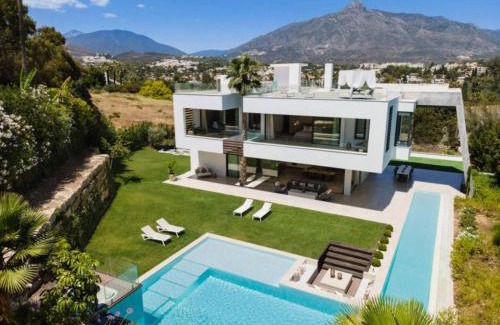 Nueva Andalucia Apartamento | Newly Built 6 BDRM Luxury Villa in Nueva Andalucía