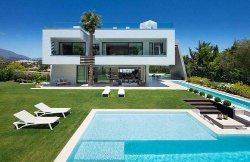 Nueva Andalucia Apartamento | Newly Built 6 BDRM Luxury Villa in Nueva Andalucía