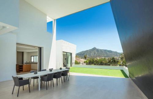 Nueva Andalucia Apartamento | Newly Built 6 BDRM Luxury Villa in Nueva Andalucía