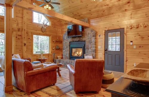 Bethel Casa | Newly Built Bethel Log Cabin with Deck, Near Skiing!