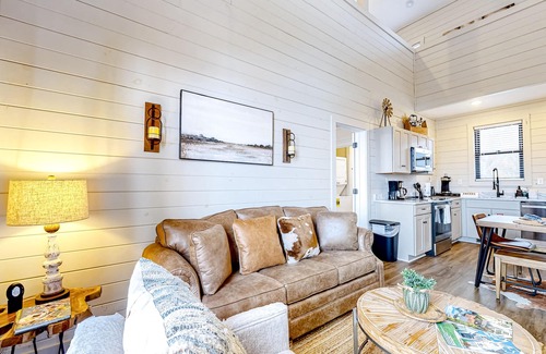 Sevierville Cabina | Newly built cabin overlooking Douglas Lake w/ hot tub & free attraction tickets