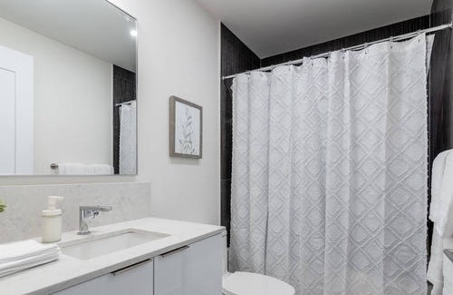 Central Waterfront Condominio | Newly built Condo with Lake view