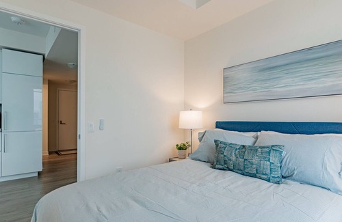 Central Waterfront Condominio | Newly built Condo with Lake view