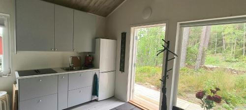Karlsborg Municipality Casa | Newly Built Cottage By The Shore Of Lake Vättern
