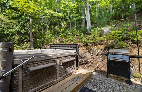Stanton Cabina | Newly Built, Cozy, Pet Friendly, Hot Tub, Rural Cabin deep in Red River Gorge